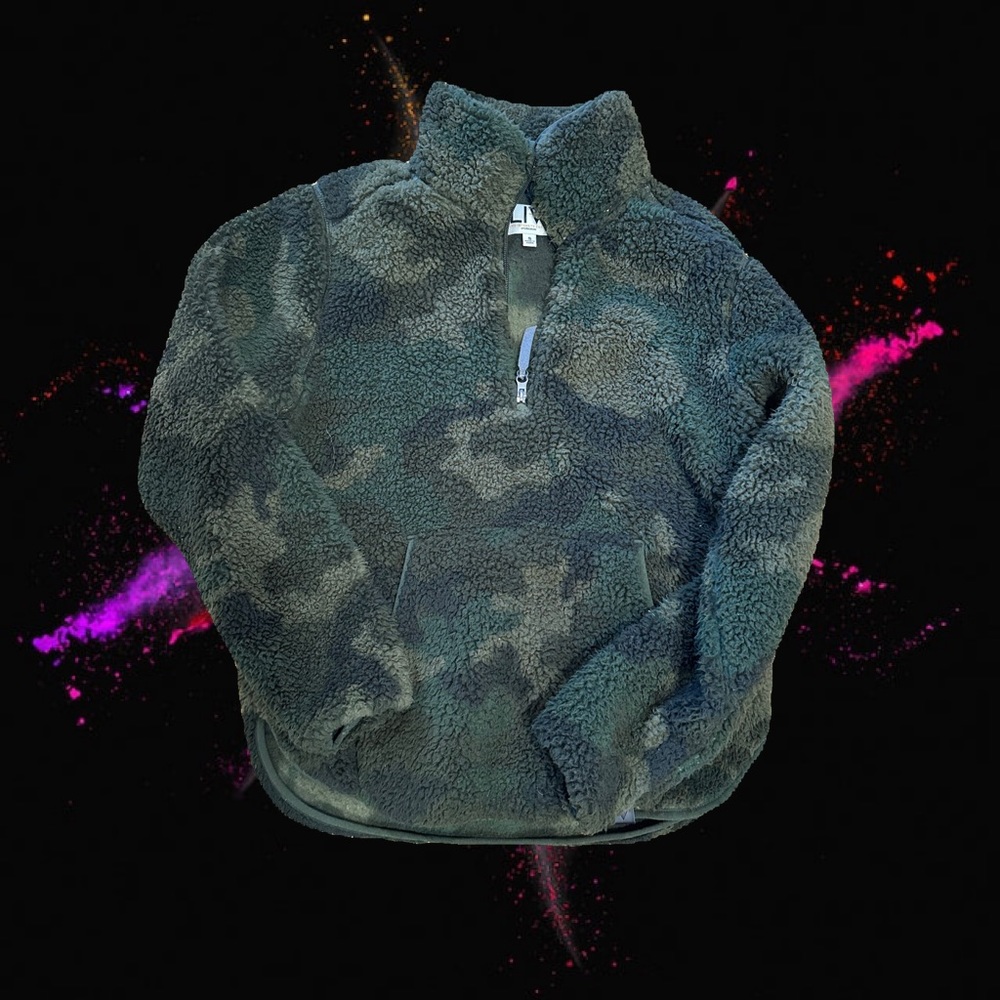 Women size small Sherpa fleece camo with hand pockets jacket/coat